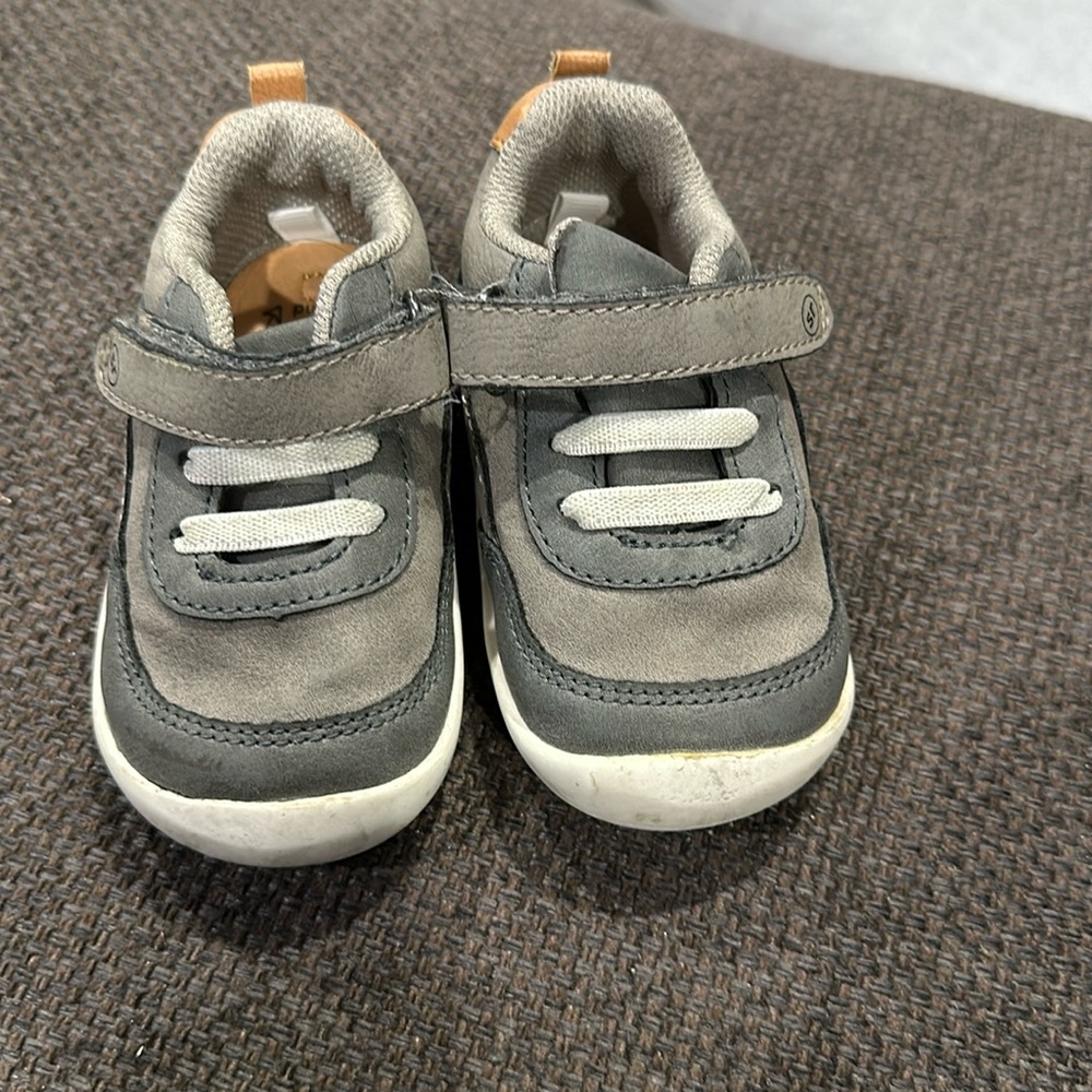 Stride rite 360 wide foot Velcro sneaker. Gently used  grey color size 5